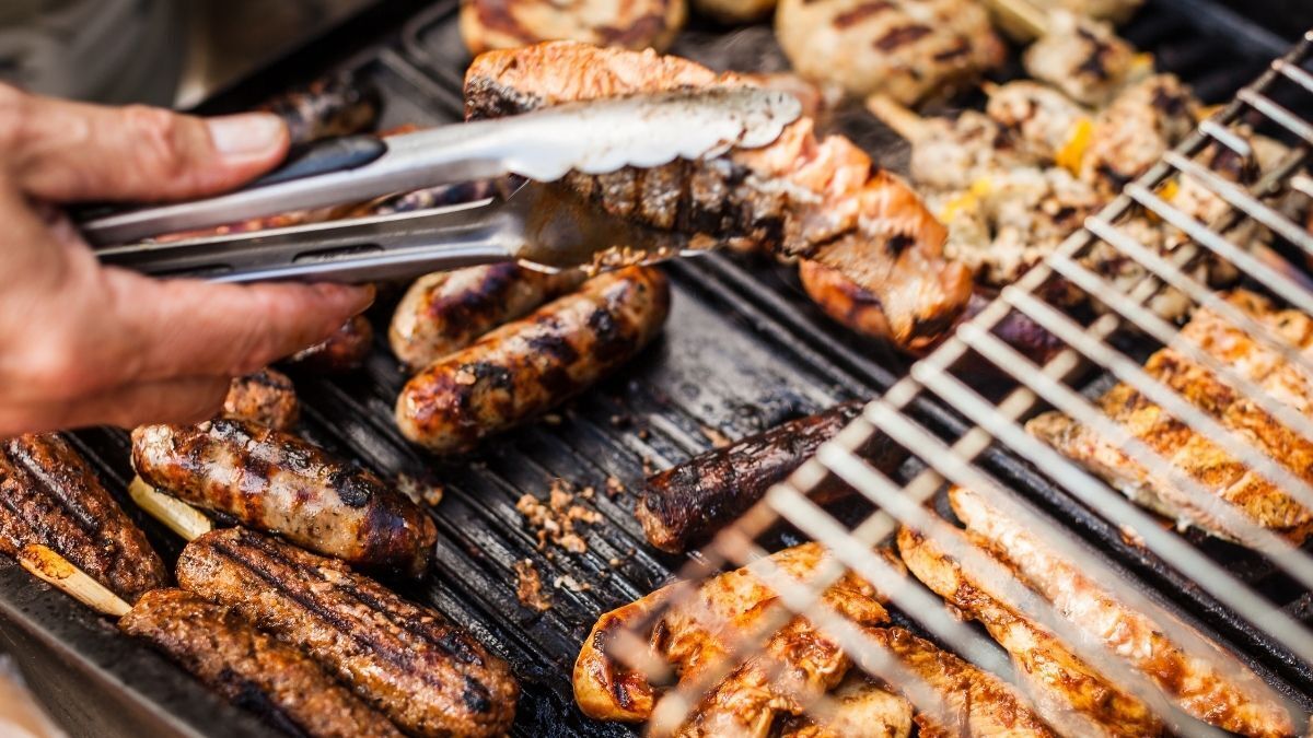 Preparando carne con Barbacoa de Gas