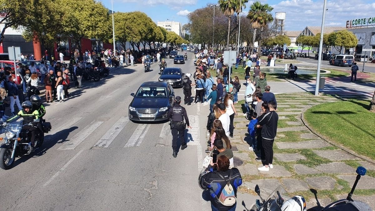 Aglomeración de personas y multas por la motorada en las calles de Jerez