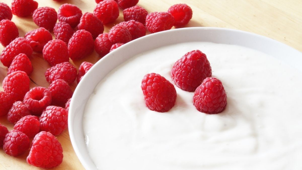 Frutas con yogurt natural