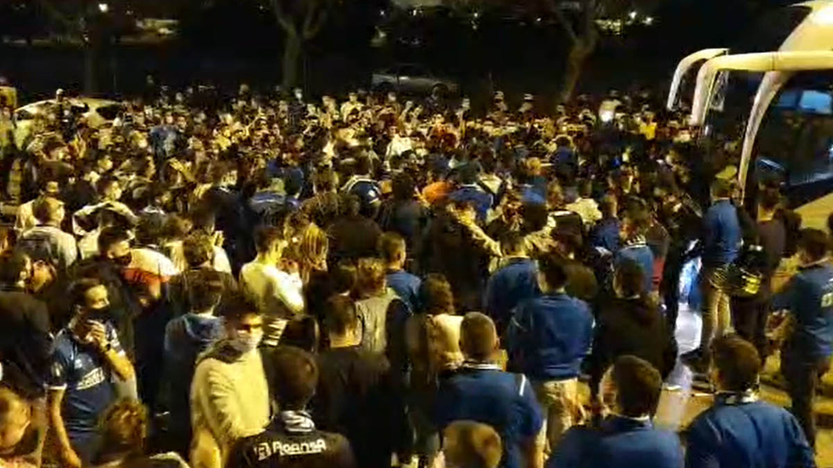 Aficionados del Xerez Deportivo FC reciben al equipo en Chapín