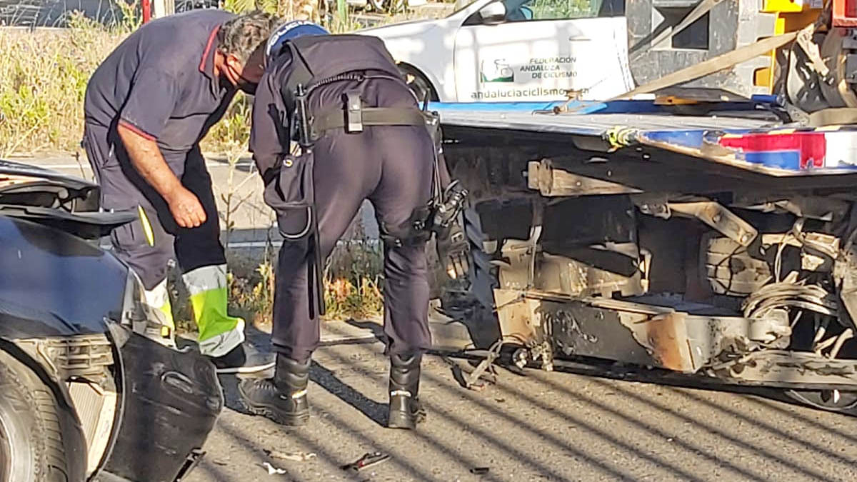 Persecución de película en Jerez acaba con colisión contra una grúa