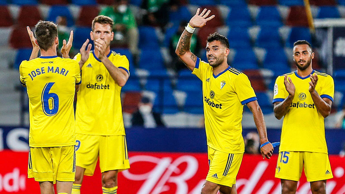 Augusto Matías Fernández se despide del fútbol en el UD Levante - Cádiz CF