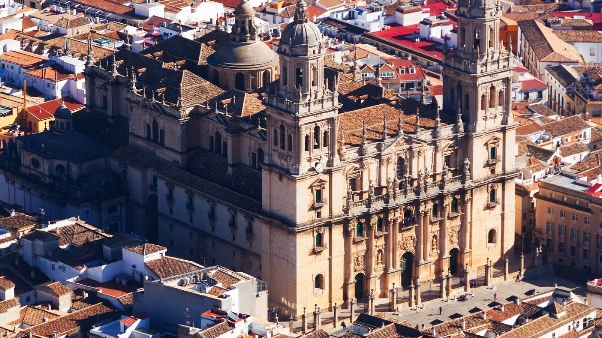 Catedral de <a  data-cke-saved-href='https://www.elmira.es/seccion/jaen/' href='https://www.elmira.es/seccion/jaen/'
                                       title='Jaén' target='_blank'>Jaén</a>