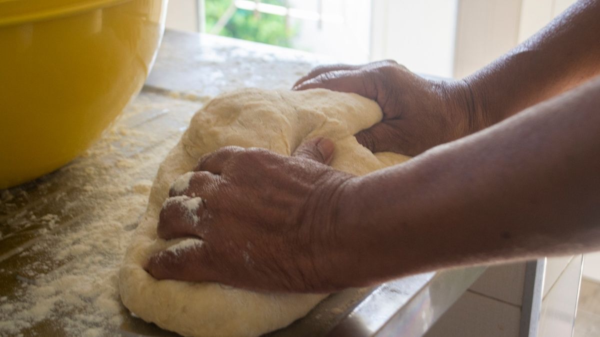 Elaborando masa de pan casero
