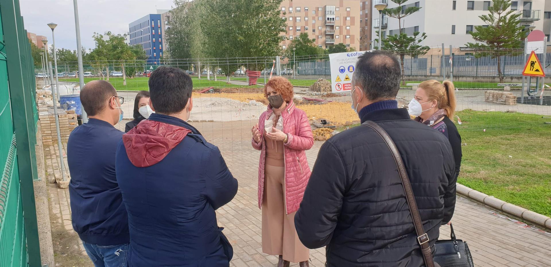 Visita del Ayuntamiento de Sevilla a las obras de la nueva zona verde