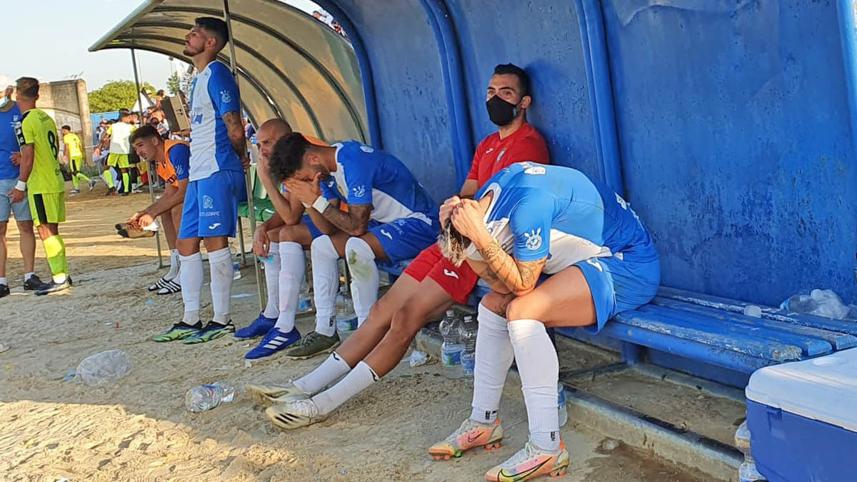 Jugadores del Xerez CD desolados tras perder con el AD Ceuta