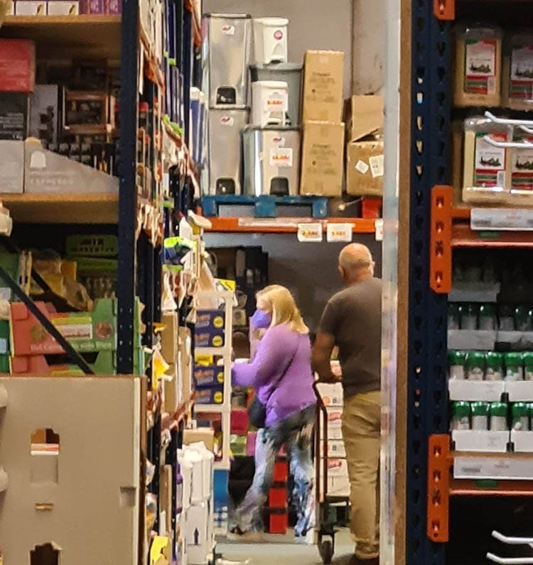 La alcaldesa de Jerez Mamen Sánchez pillada en Cash Hermanos Romeral comprando a las 12 horas del mediodía  