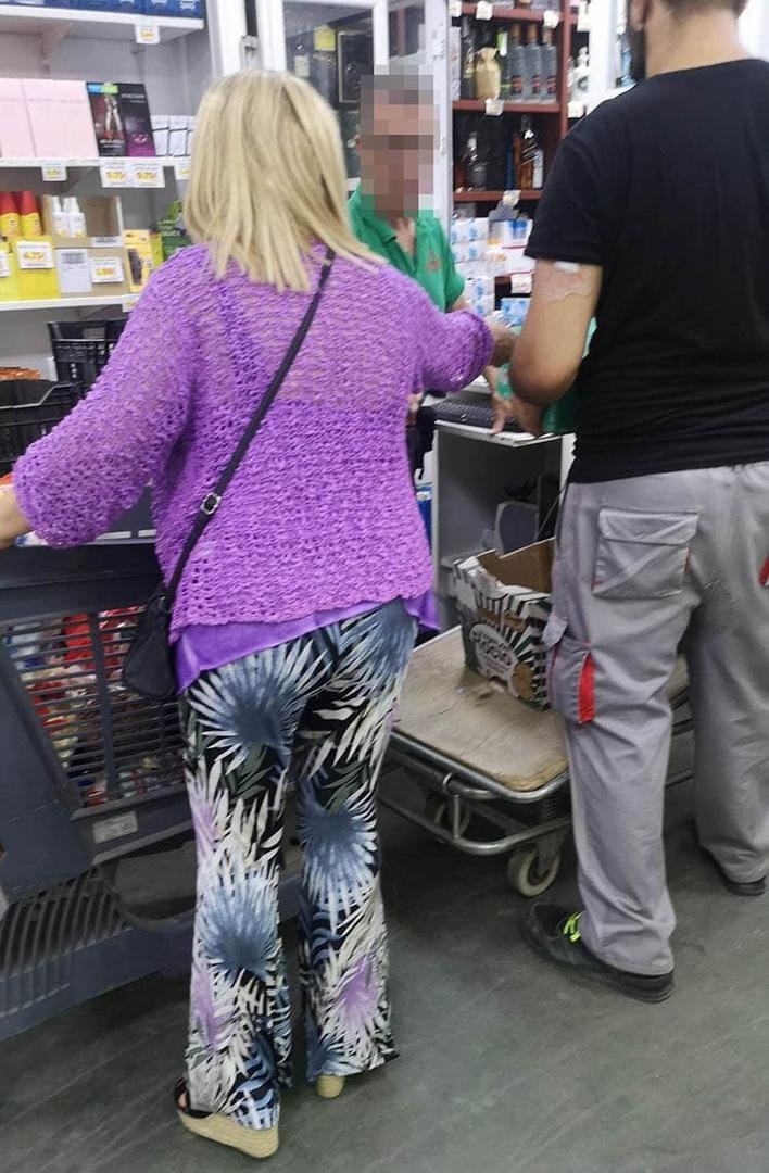 La alcaldesa de Jerez Mamen Sánchez pillada en Cash Hermanos Romeral a las 12 horas del mediodía  