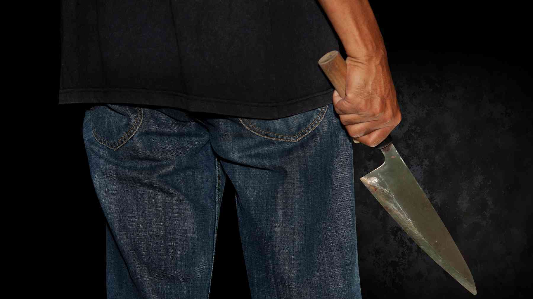 Una persona con un cuchillo