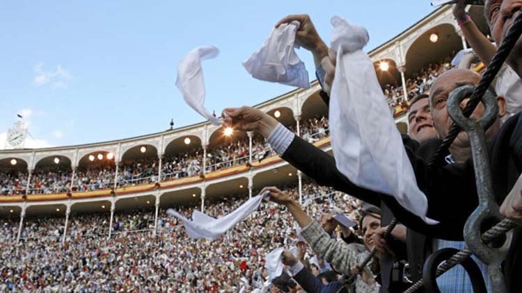 El diestro Jose Tomas vuelve a torear a Las Ventas, tras seis a¿os de ausencia, logrando una hist¿rica faena en la que cort¿ cuatro orejas y salio por la Puerta Grande. Foto: Antonio Heredia