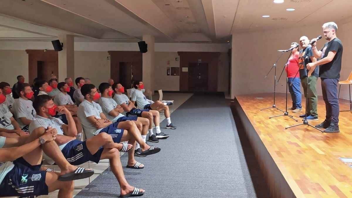 El Comandante Lara parte de la risa a Selección de Fútbol Olímpica antes de marchar a Tokio