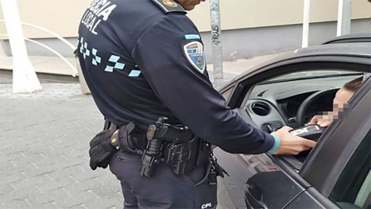 <a  data-cke-saved-href='/tag/policia-local' href='/tag/policia-local'
                                       target='_blank'>Policía Local</a> de El Puerto - Control de Alcoholemia