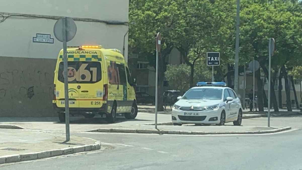 Hombre cae desplomado mientras estaba tendiendo en Jerez de la Frontera