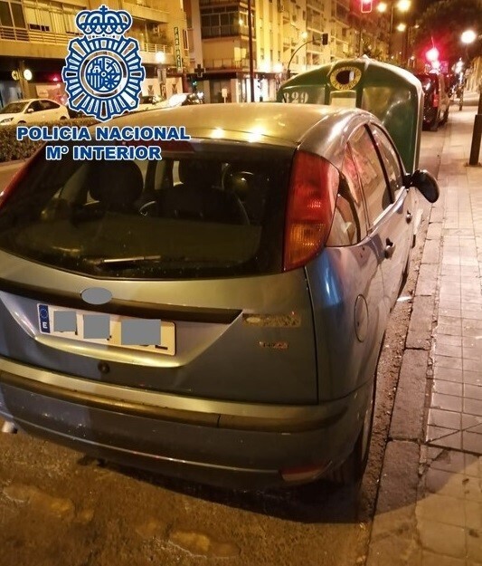 Detenido en <a  data-cke-saved-href='https://www.elmira.es/seccion/granada/' href='https://www.elmira.es/seccion/granada/'
                                       title='Granada' target='_blank'>Granada</a> por arrancar espejos retrovisores dañando al menos 37 vehículos