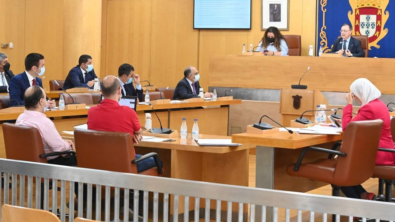 La Asamblea de Ceuta declara persona non grata a Santiago Abascal por llamar