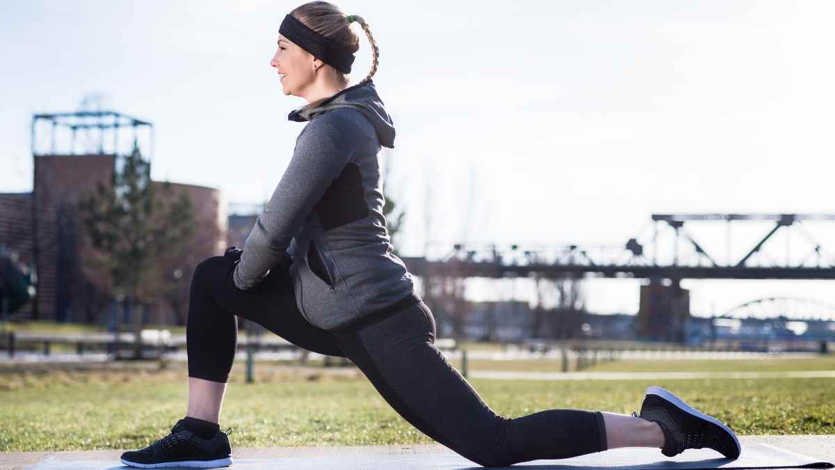 Ejercicios de estiramiento que no debes olvidar para hacer antes y después de caminar 