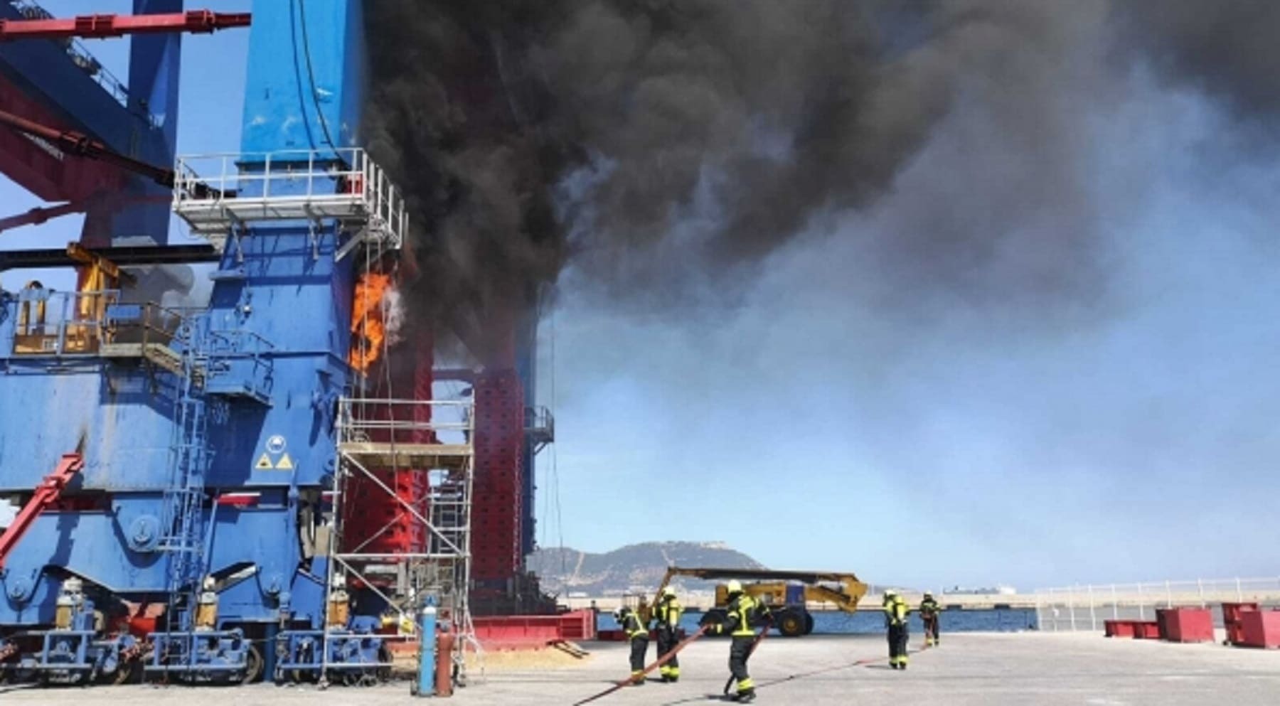 Incendio en el puerto de Algeciras