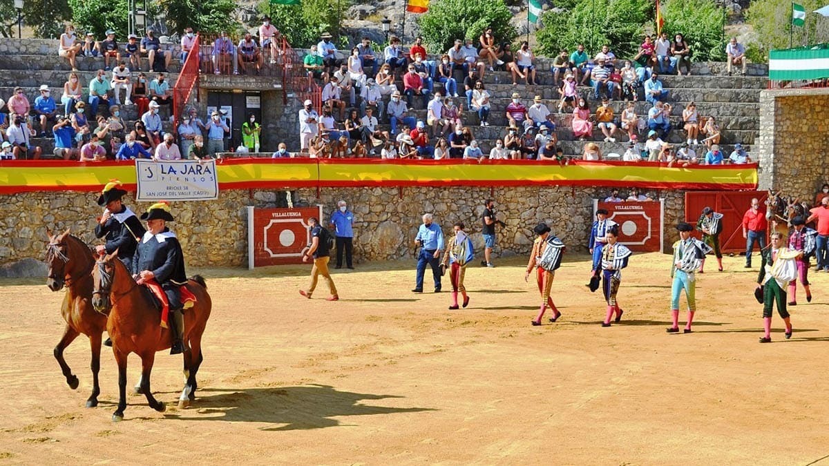 1 Paseíllo en Villaluenga