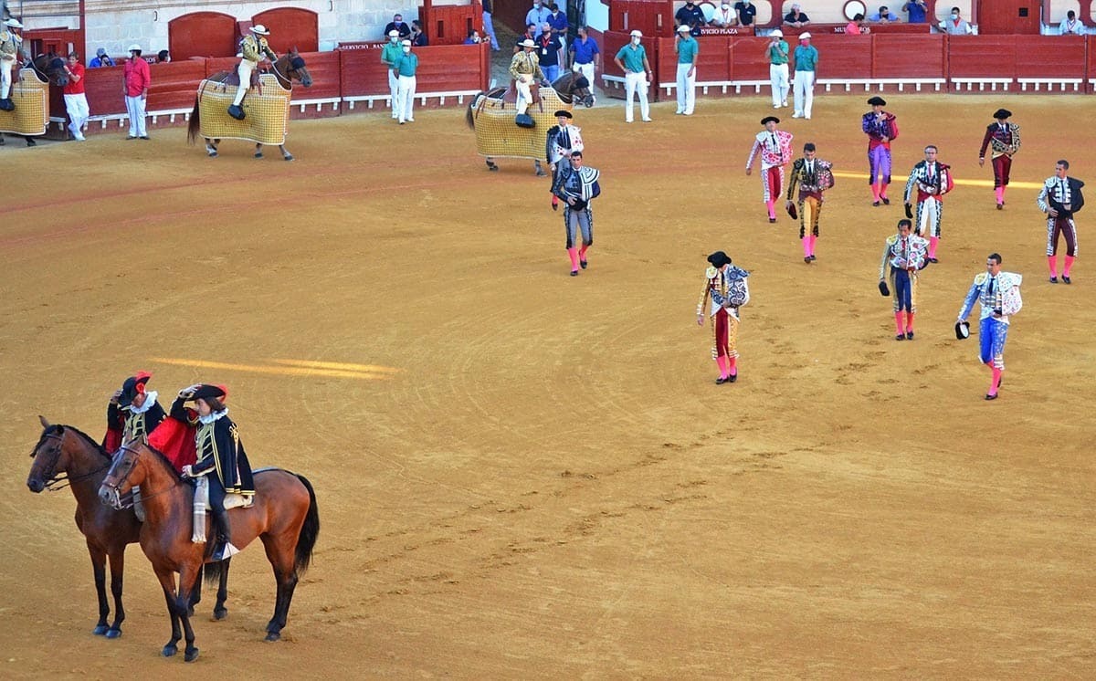 1 Paseíllo del mano a mano