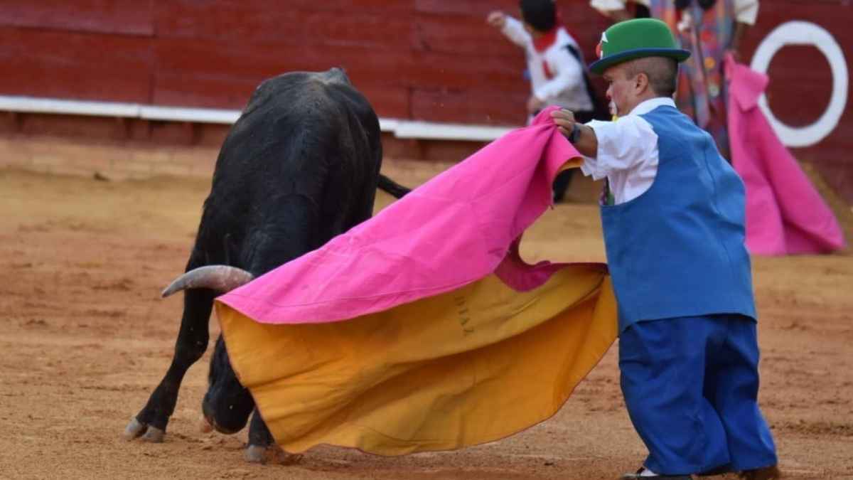 Vox amenaza con denunciar a la junta de Andalucía por prohibir el Bombero Torero en Baza