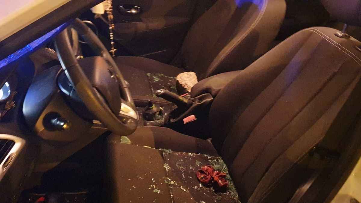 Roba un Peugeot descapotable y todo bebido va en dirección contraria por calles de Jerez