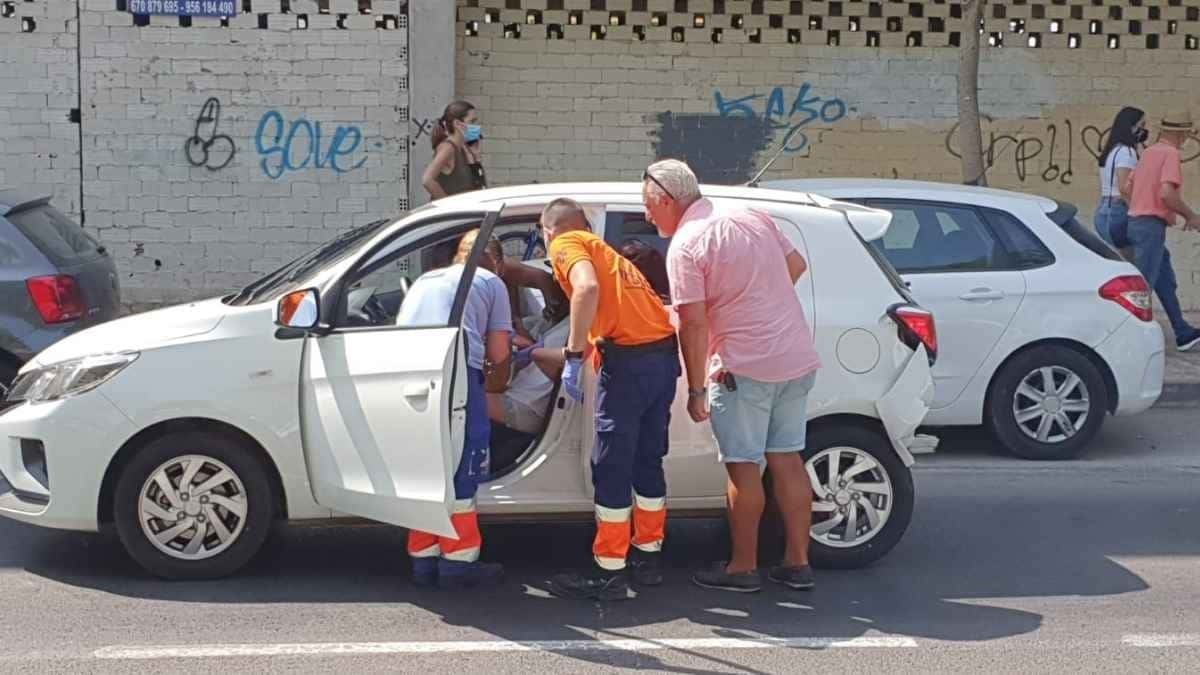 Brutal colisión frente a un Sex Shop en Jerez provoca varios heridos  