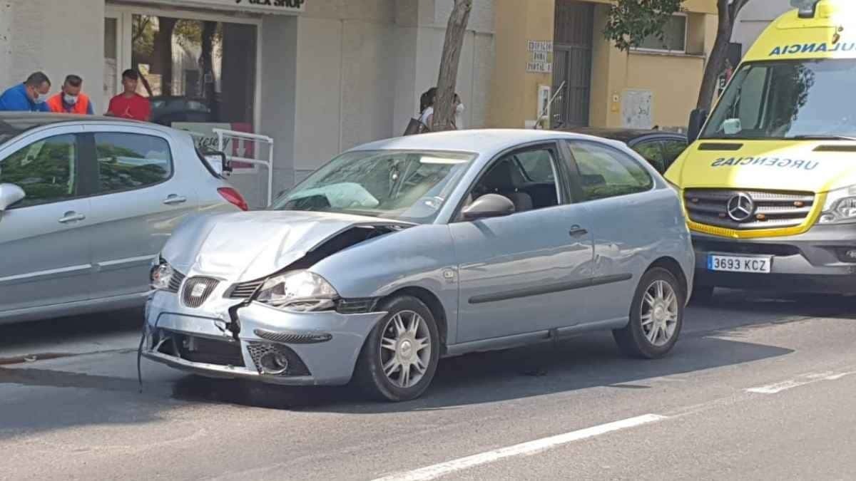 Colisión frente a un Sex Shop en Jerez provoca varios heridos 
