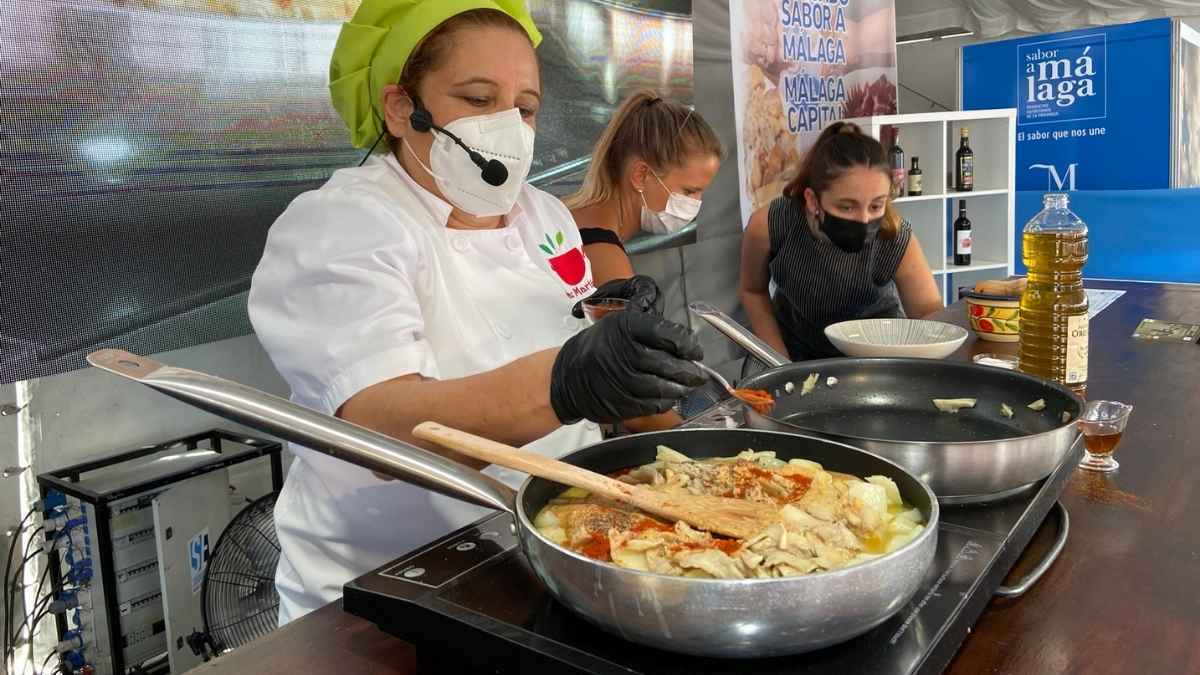 Paz Martínez del Blog El Placer de Cocinar enseña a elaborar un morrete malagueño