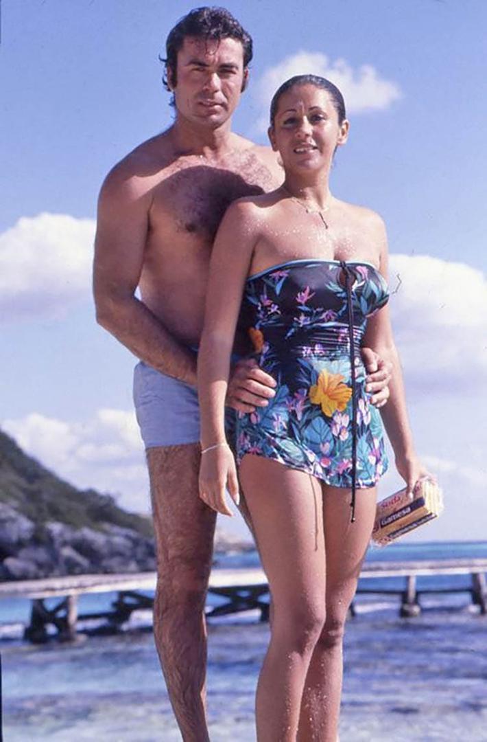 Isabel Pantoja de vacaciones en la playa junto a Francisco Rivera, Paquirri