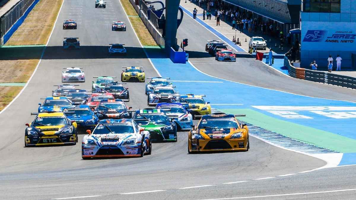 Arrancan los motores en Jerez del maratón automovilístico '30 horas Lamera Cup' 