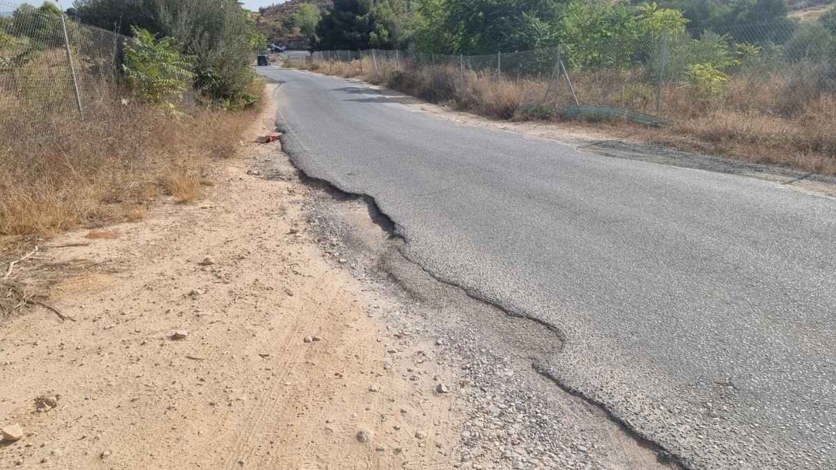 El camino de Los Brocales en Torremolinos es peligroso por si asfaltado y falta de alumbrado público