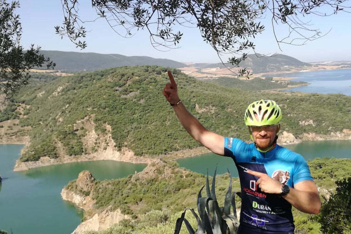De Jerez a Galicia: Dos ciclistas abanderan la lucha contra el cáncer en el Camino de Santiago