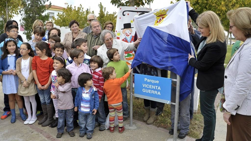 María José García-Pelayo, alcaldesa de Jerez, da nombre de Vicente Guerra a un parque de la ciudad en 2012