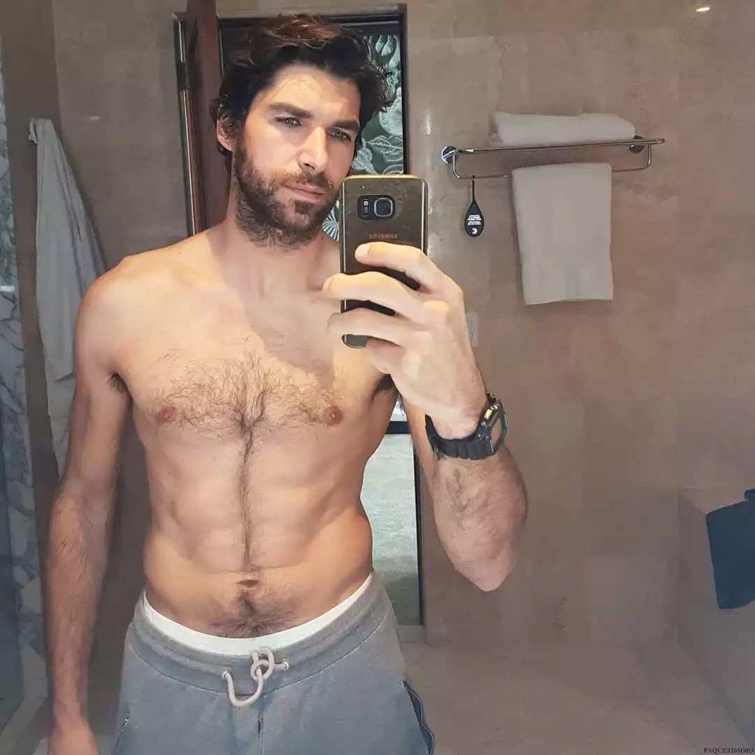 Cayetano Rivera Ordoñez sin camiseta