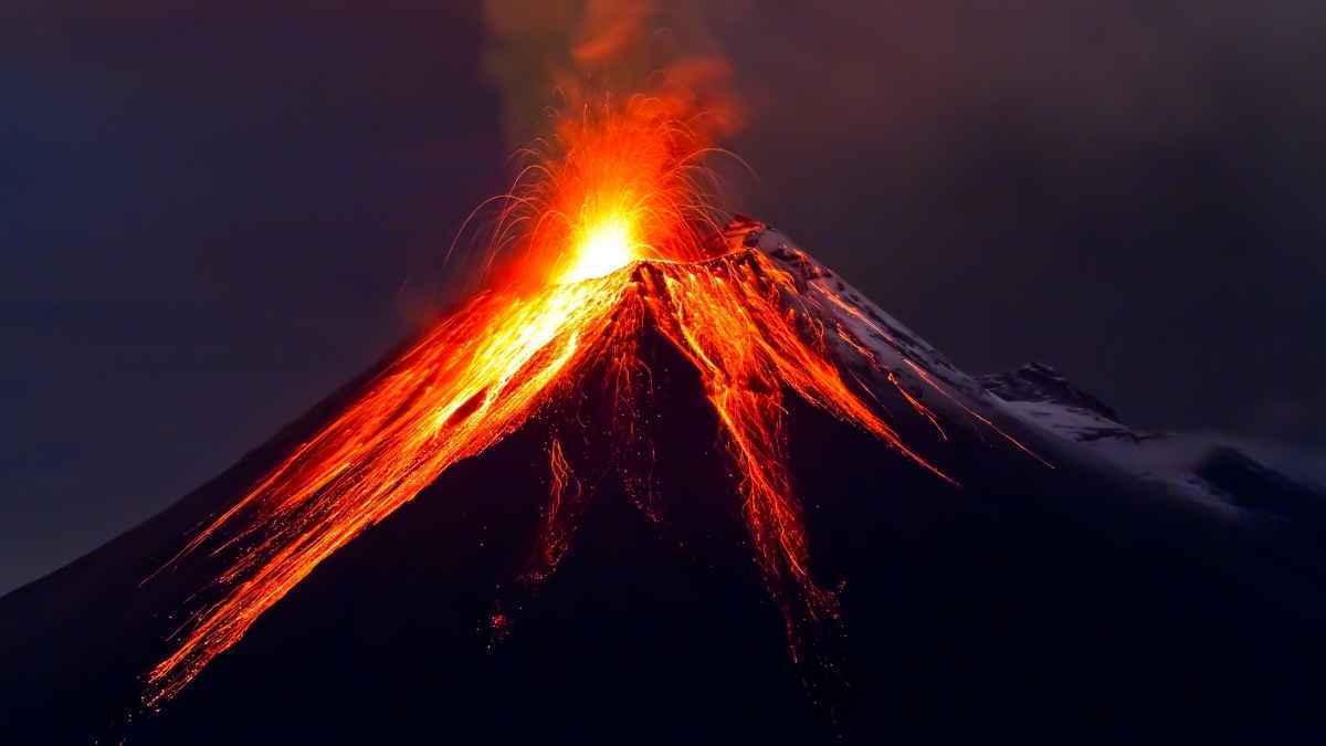 Esto es lo qué hay que hacer ante la erupción de un volcán  