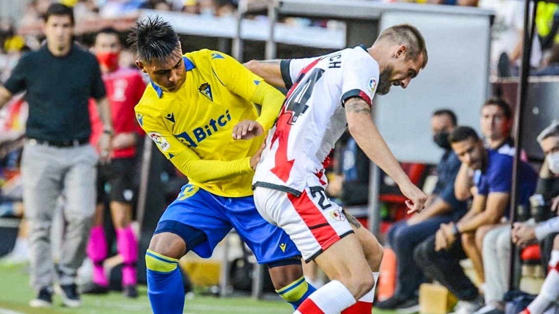 Arzamendia pugna con Iván Balliu