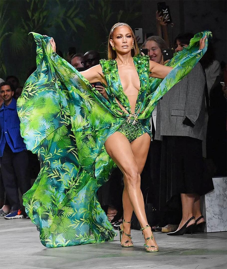 Dolce & Gabbana se rinde a los pies y la belleza de Jennifer López en la Semana de la Moda de Milán