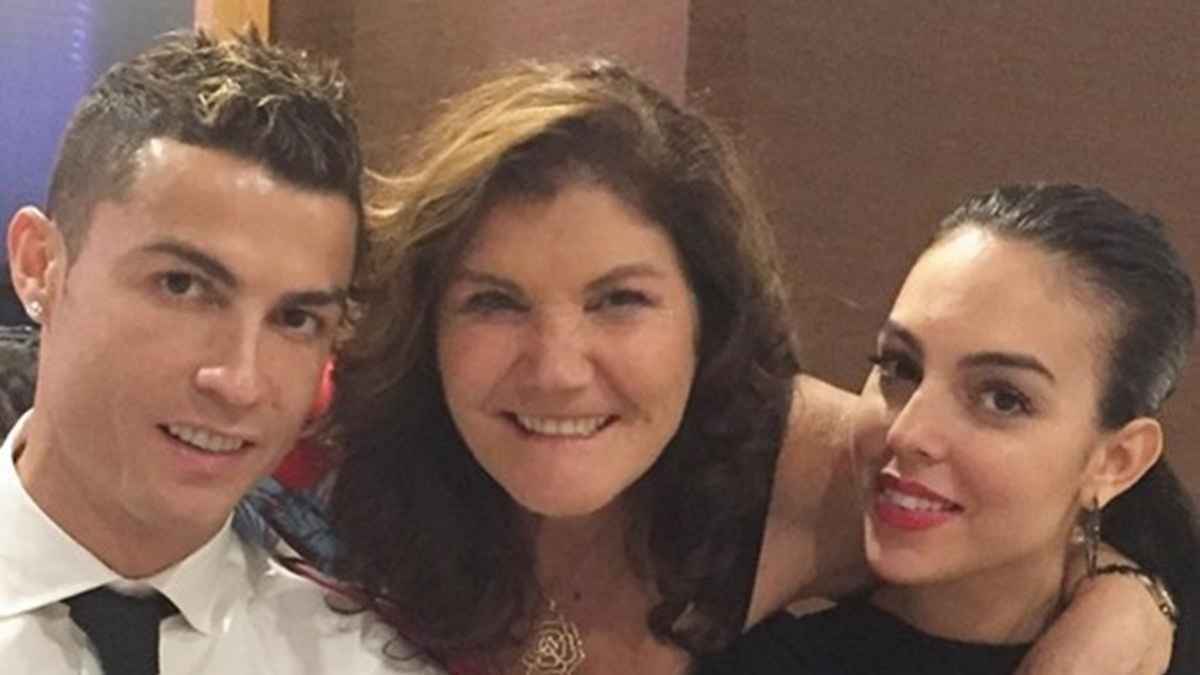 La madre de Cristiano Ronaldo le pide que no se case con Georgina Rodríguez