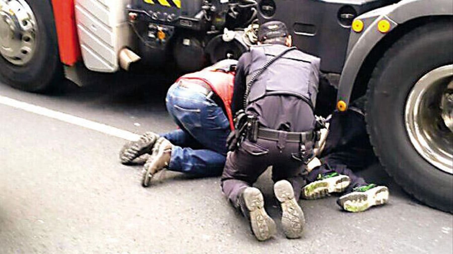 Muere un peatón atropellado por un camión en Granada