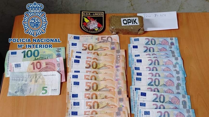 Dinero y hachís incautados en el El Puerto de Santa María