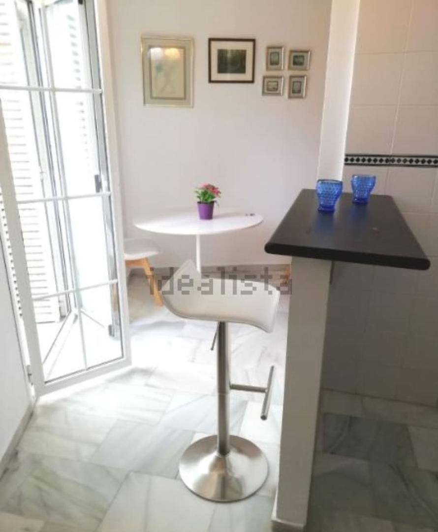 Alquiler de Estudio en calle LARGA