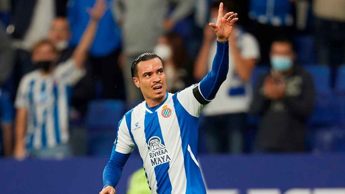 Raúl de Tomás celebra su tanto ante el Cádiz CF