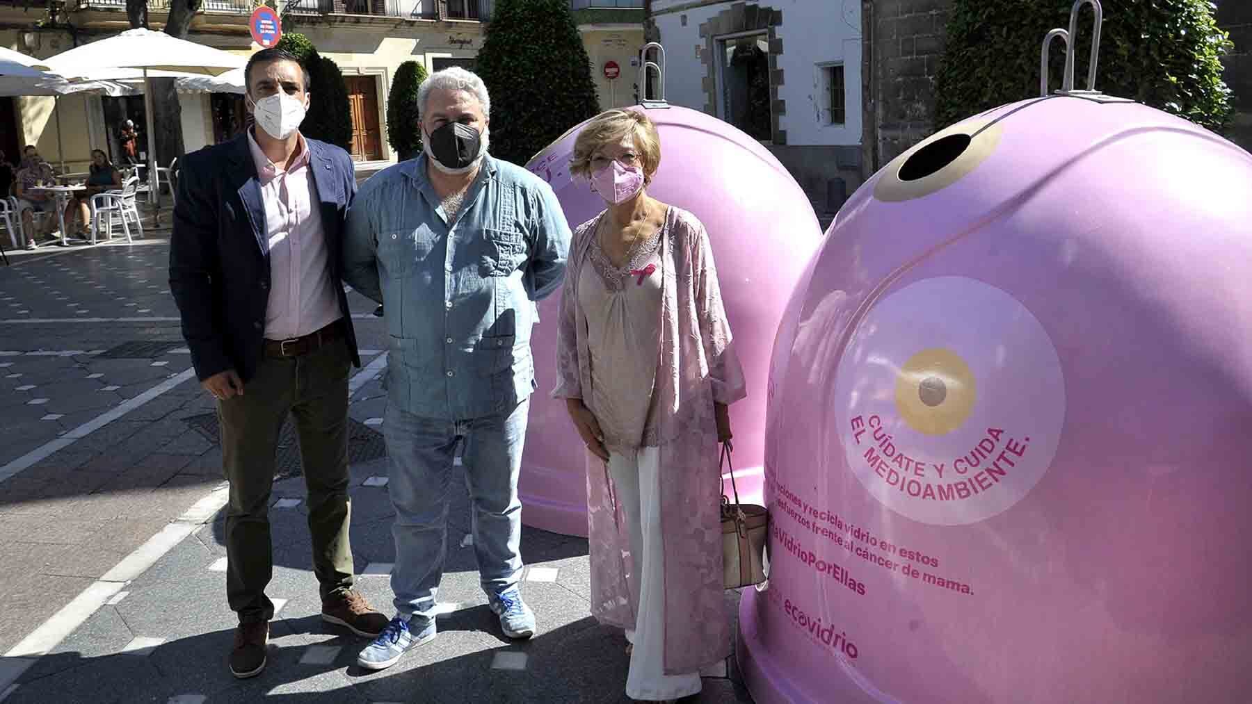 Jerez se tiñe de rosa para conmemorar el Día del Cáncer de Mama