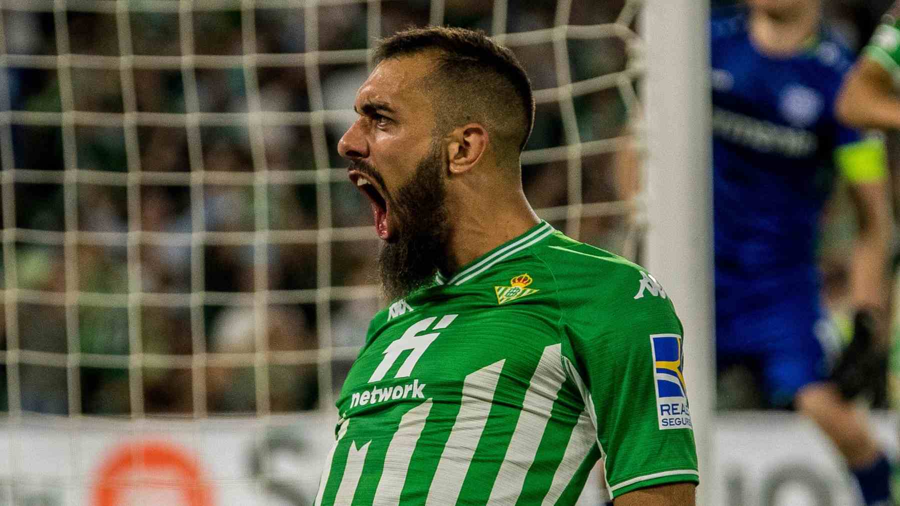 Borja Iglesias en el Real Betis - Bayer Leverkusen | Salvador López para El MIRA