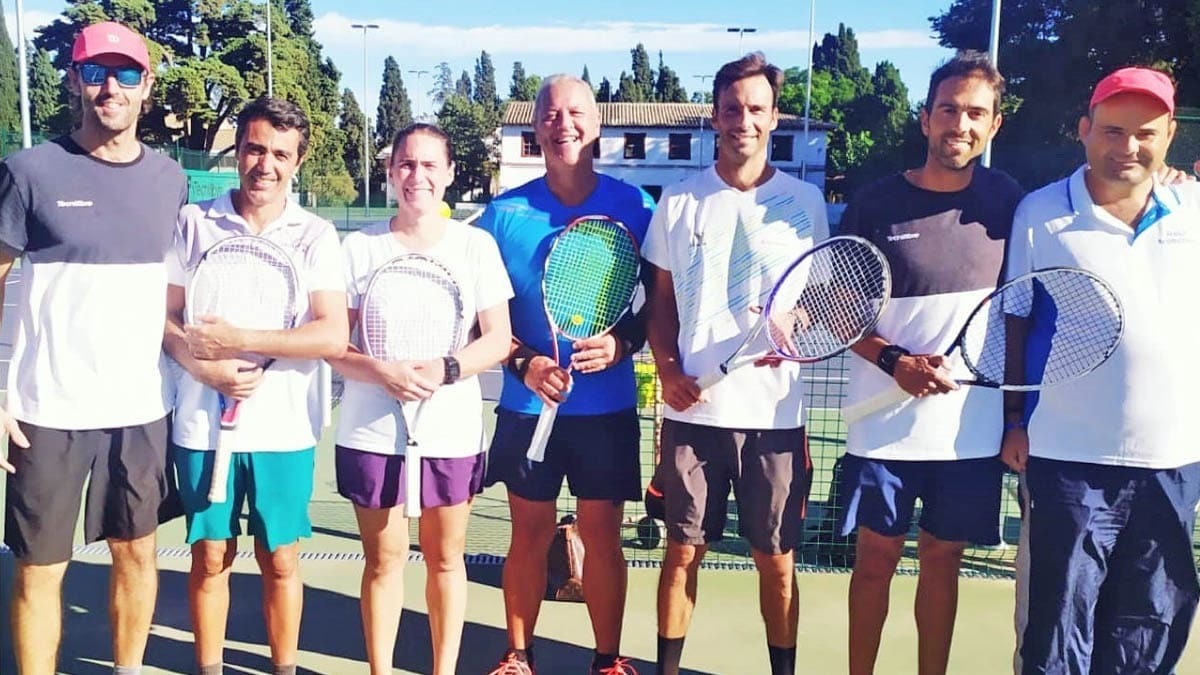 Paco Doña y monitores de la Escuela de Tenis del Club Nazaret