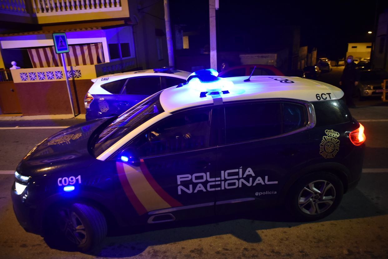 Rompe varios dientes a un menor en Algeciras a las puertas de una discoteca en una agresión homófoba