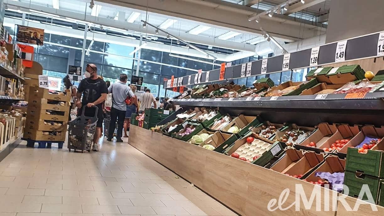 Clientes en Lidl en Jerez de la Frontera
