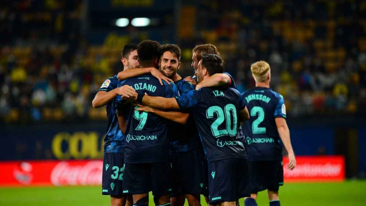El Cádiz CF celebra uno de los goles en el Estadio de La Cerámica