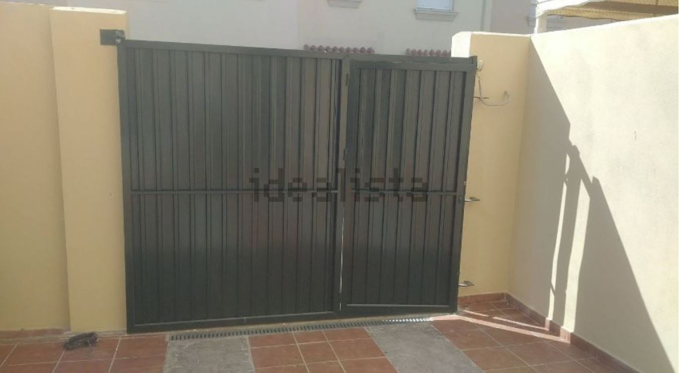 Chalet <a  data-cke-saved-href='https://www.elmira.es/seccion/jerez/' href='https://www.elmira.es/seccion/jerez/'
                                       title='Jerez' target='_blank'>Jerez</a> alquiler 4