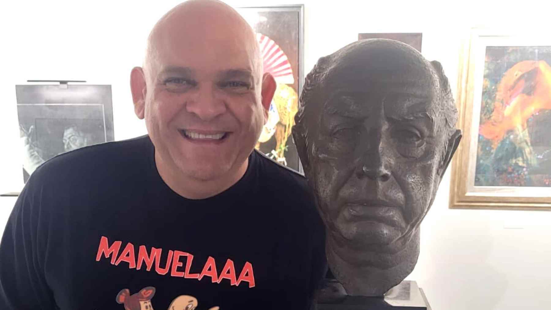 El Comandante Lara la lía en una exposición de Flamenco: